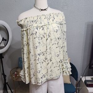 CeCe Cream Floral Off-Shoulder Blouse NWT Defect Make Smudges From Try On Sz.L